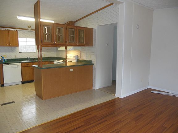 lr looking to kitchen