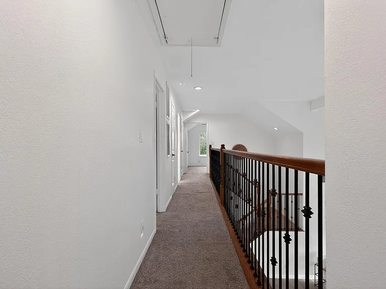 417 W Hillary Cir — Photo 49
