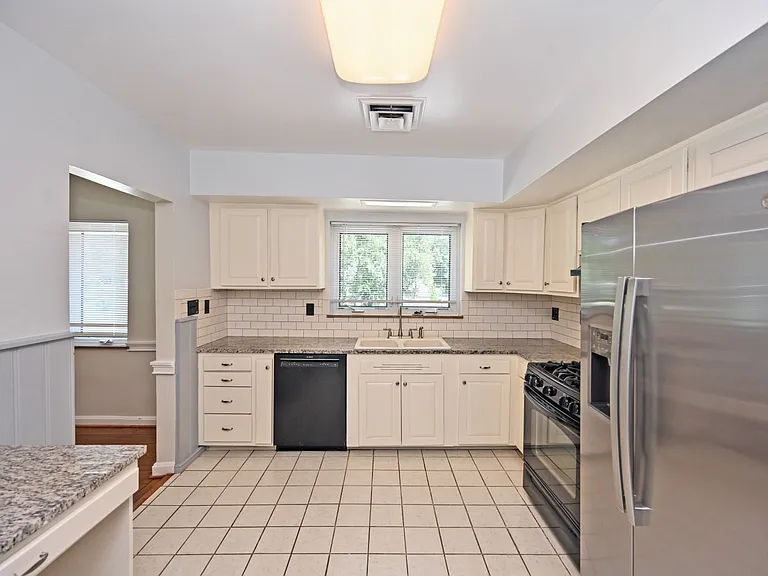 6904 Euclid Ave — Photo 7