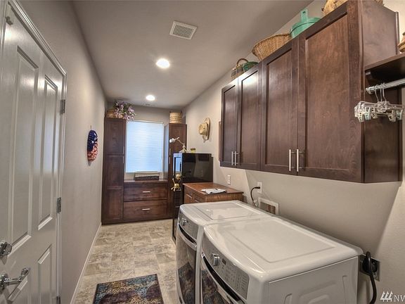 5th image of 8622 Vashon Dr NE