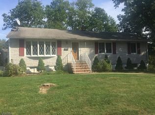 38 Falcon Rd, Livingston, NJ 07039