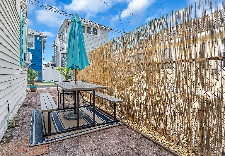 227 Bay Ter — Photo 19