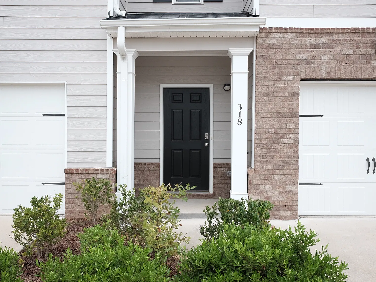 3 bed, 2.5 bath, 1435 sqft, $1,895 — Photo 2