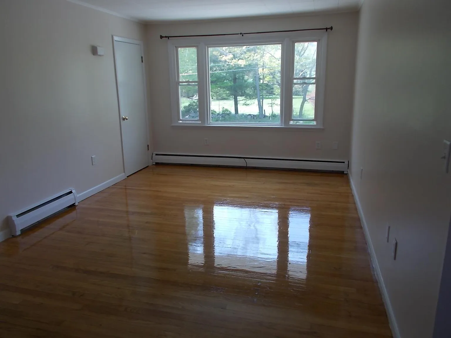 2 bed, 850 sqft, $1,600 — Photo 2