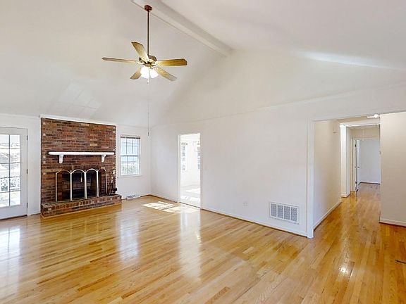 4th image of 807 Brentwood Way