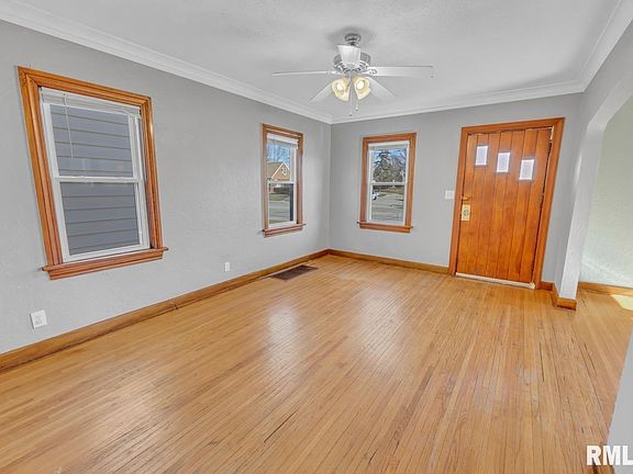 3rd image of 2919 N University St