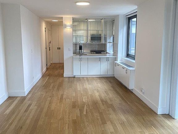 5th image of 347 W 57th St APT 26D
