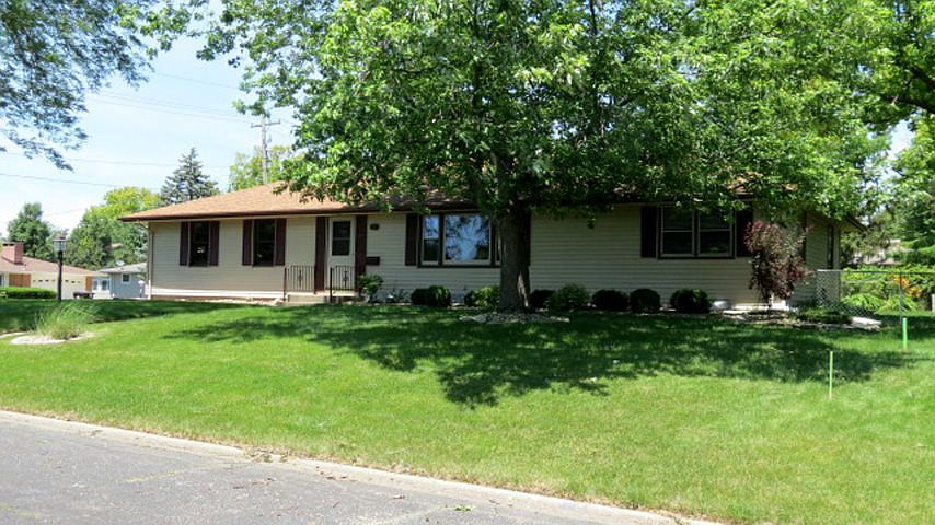 1st image of 1709 W Latham Ln