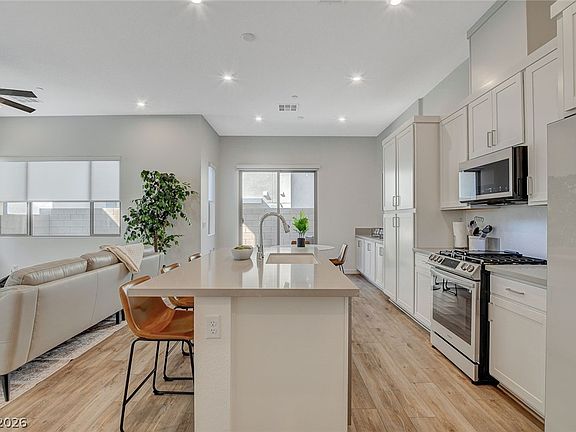 4th image of 3354 Via Strada St