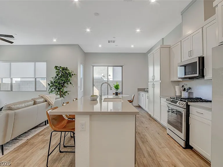 3354 Via Strada St — Photo 4
