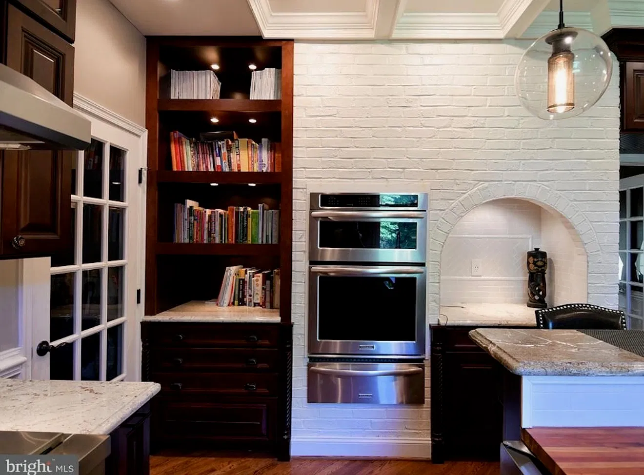 Luxury Tudor Home — Photo 4