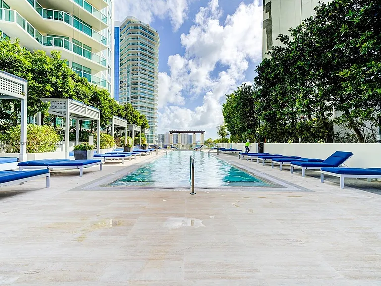 Sunny Isles Blvd — Photo 5