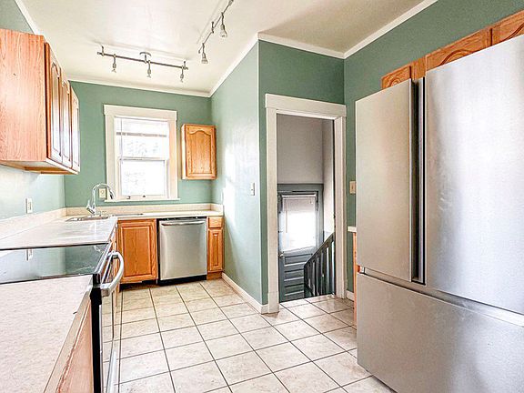 3rd image of 438 S 8th St