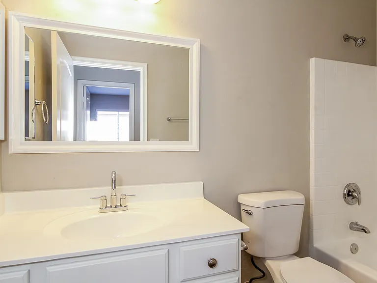 15441 W Port Royale Ln — Photo 8