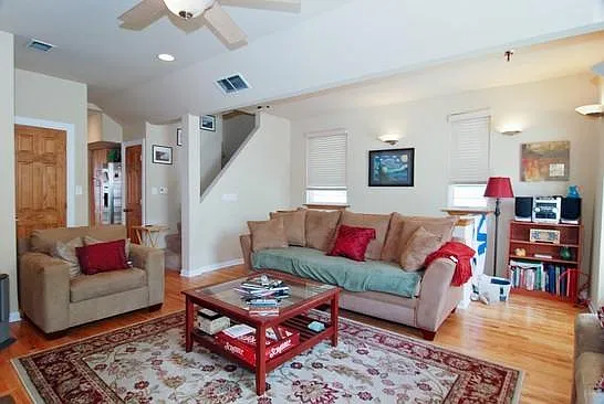 3214 N Leavitt St — Photo 2