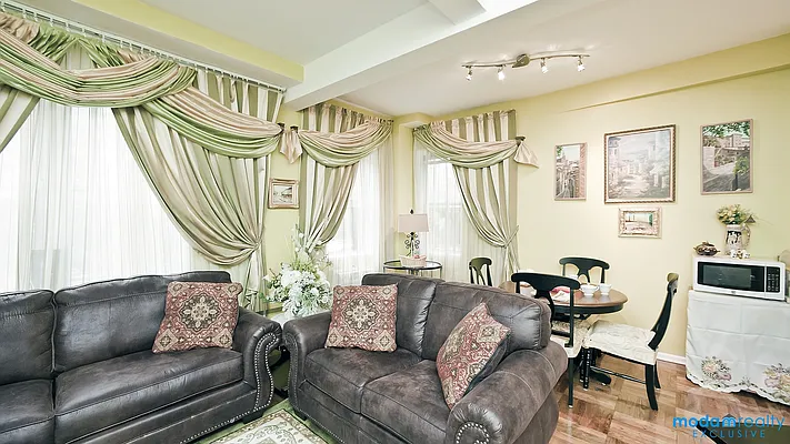 Sold by Moda Realty | media 14