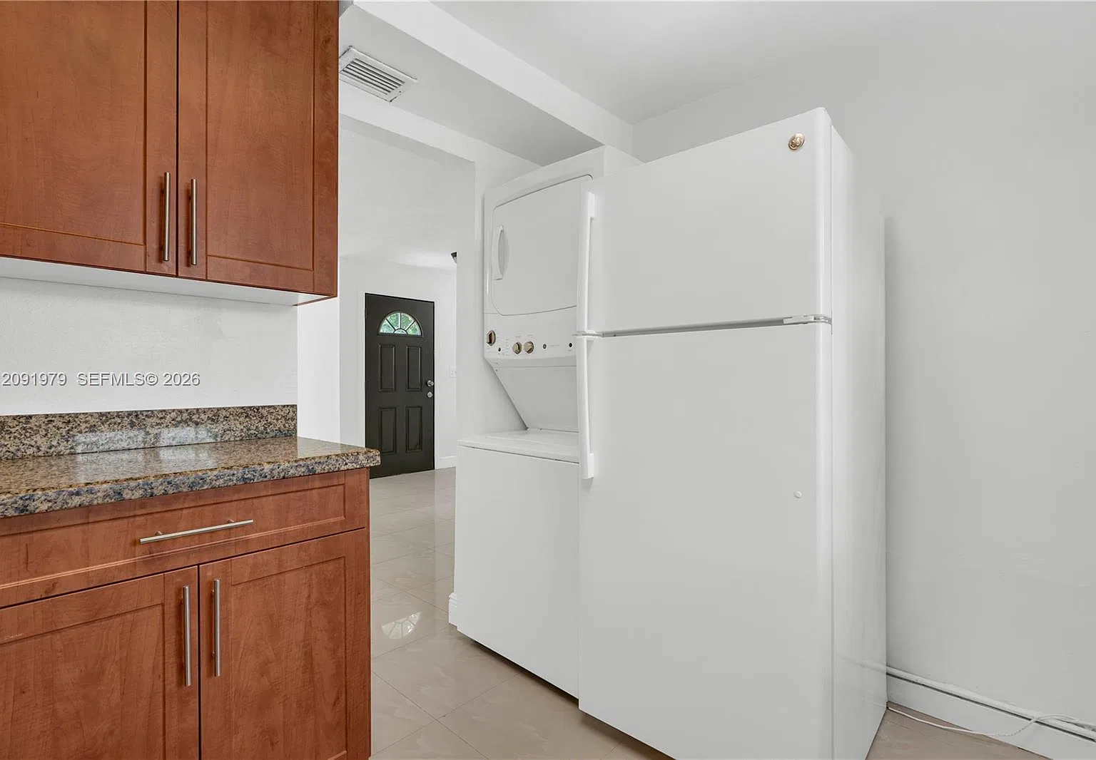 3 bed, 1378 sqft, $3,200 — Photo 3