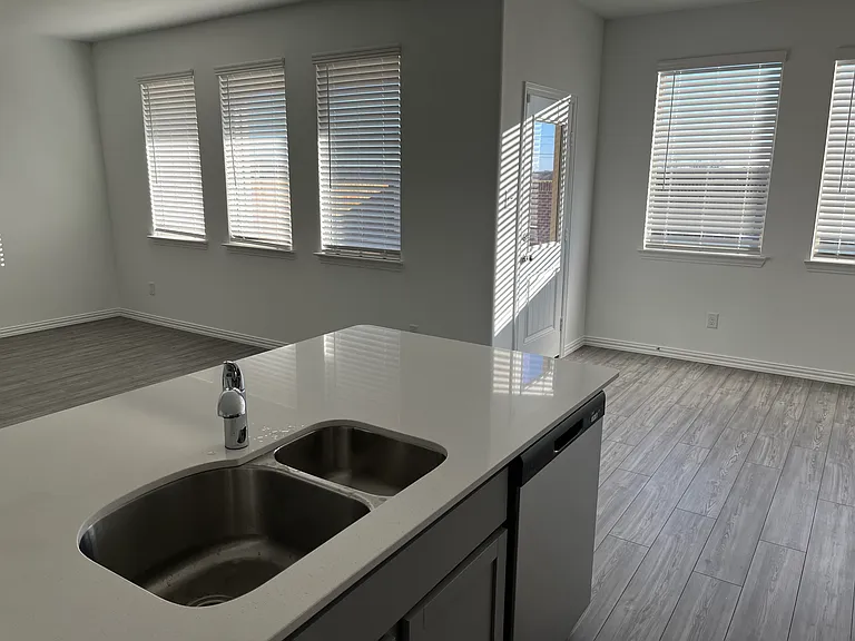 1220 Desert Willow Dr — Photo 6