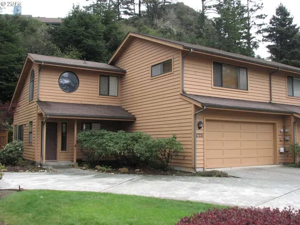1728 Arch Ln, Brookings, OR 97415