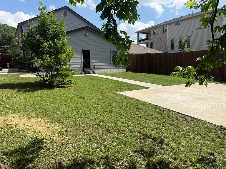 2311 Vagas St #D — Photo 7