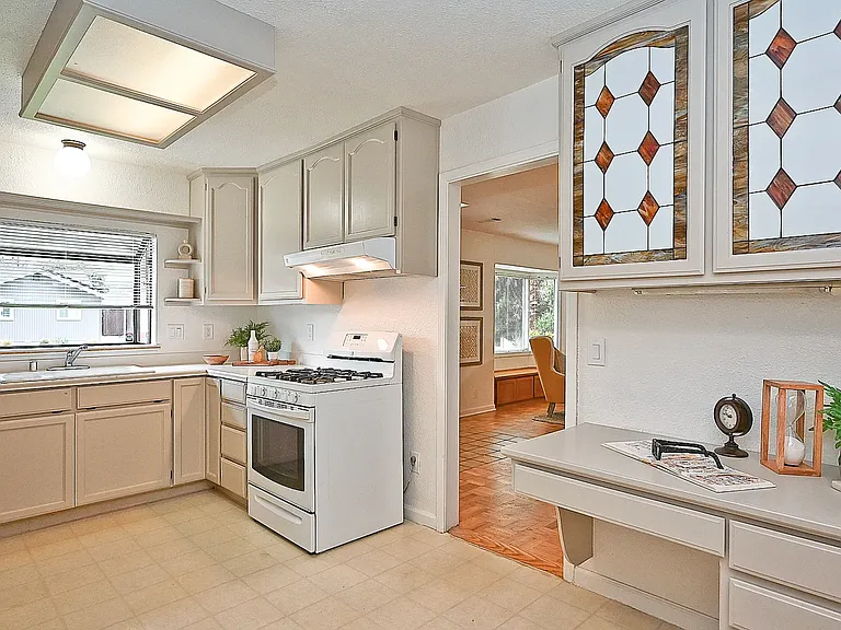 312 Gloria Dr — Photo 8