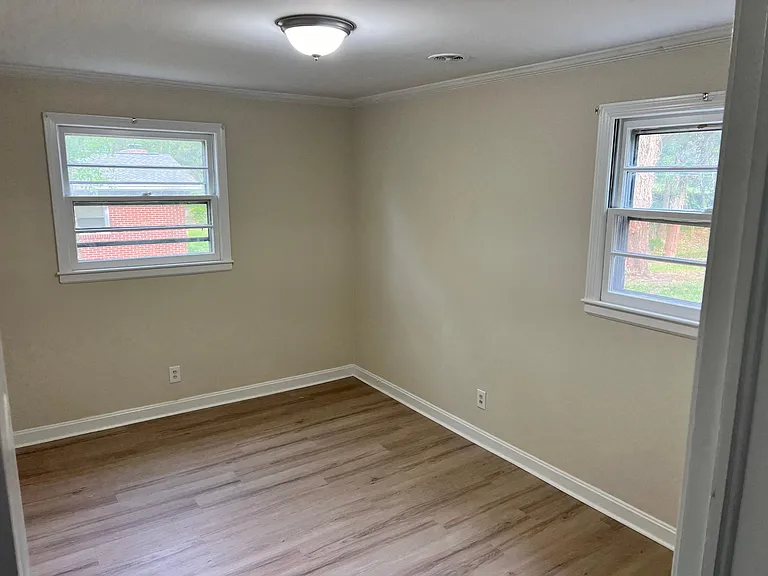 120 Bessie Ave — Photo 8