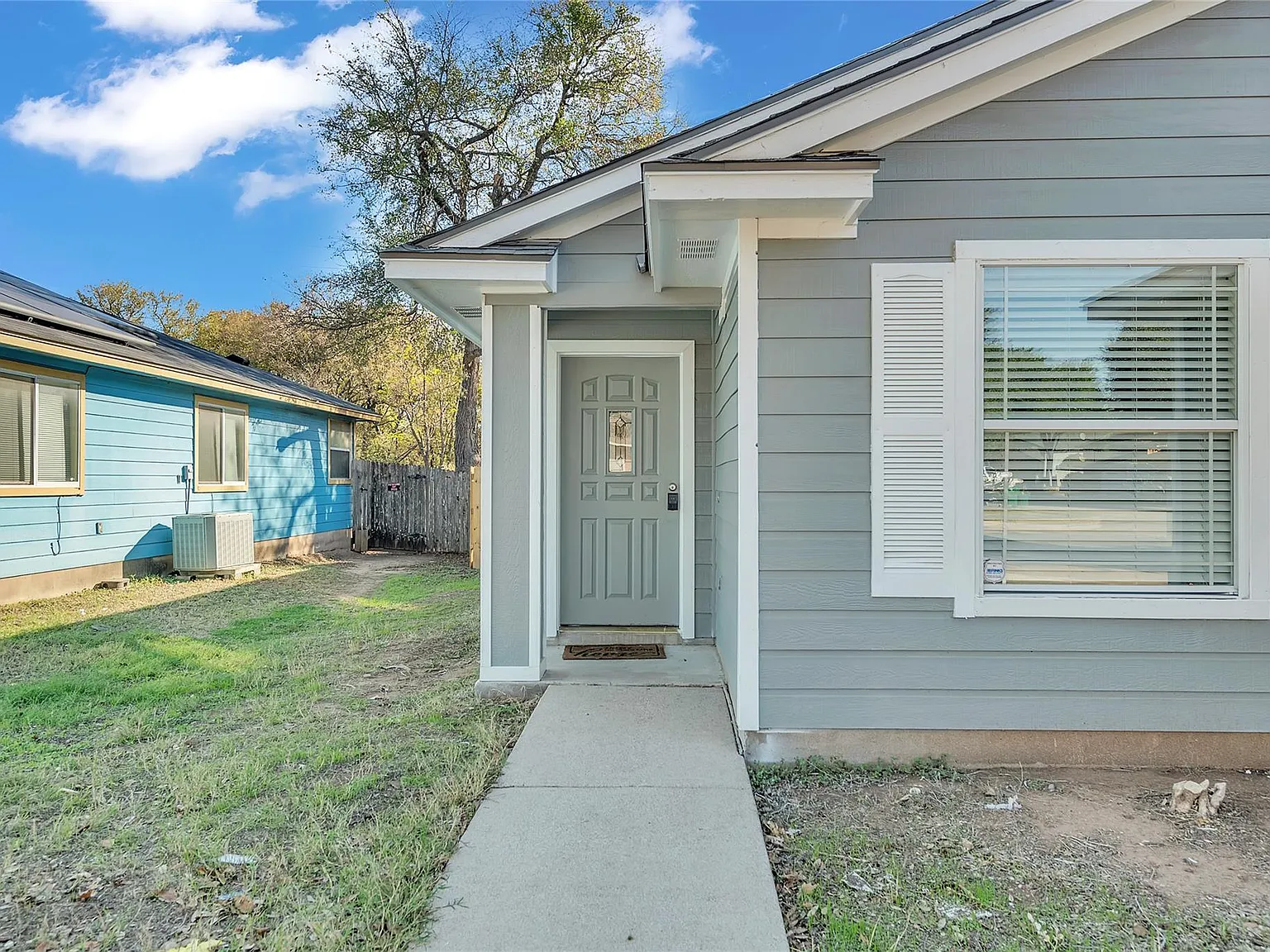 3 bed, 2.0 bath, 1338 sqft, $2,850 — Photo 2
