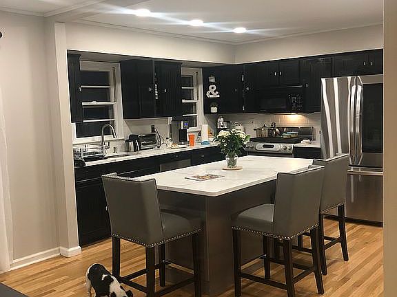 Open kitchen/ dining room 