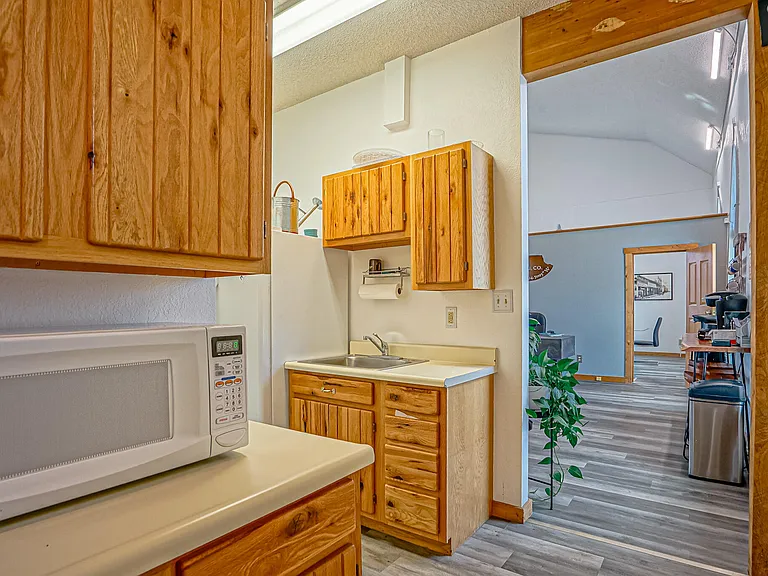 431 University St — Photo 20