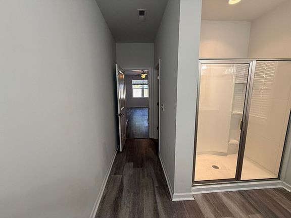 4th image of 401 Esthwaite Dr SE