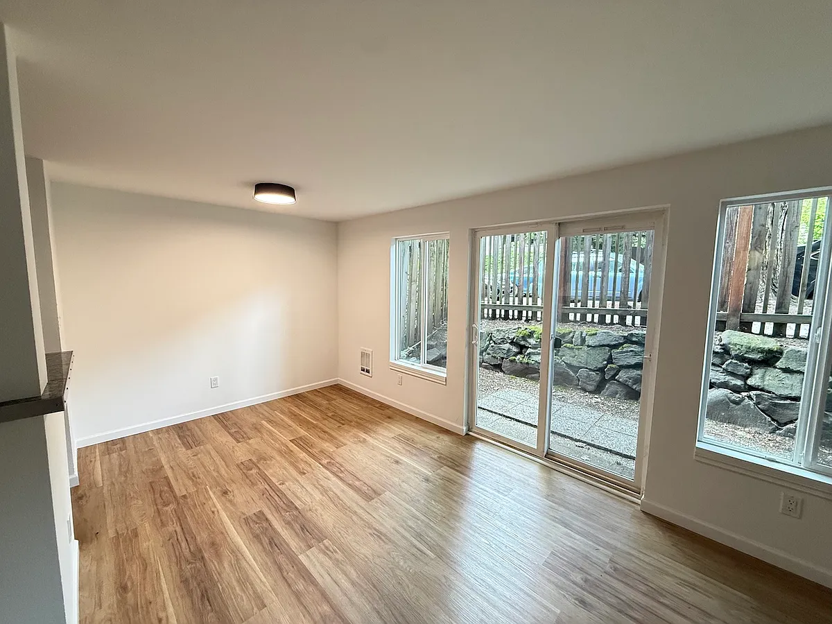 Dining space - 3661 Phinney Ave N #107