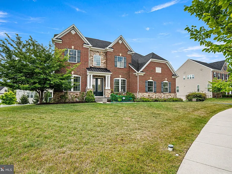 602 Dolmens Ln — Photo 2