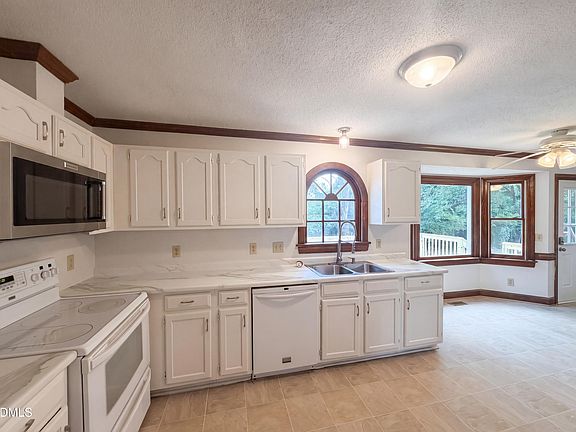 4th image of 3921 Iron Horse Rd