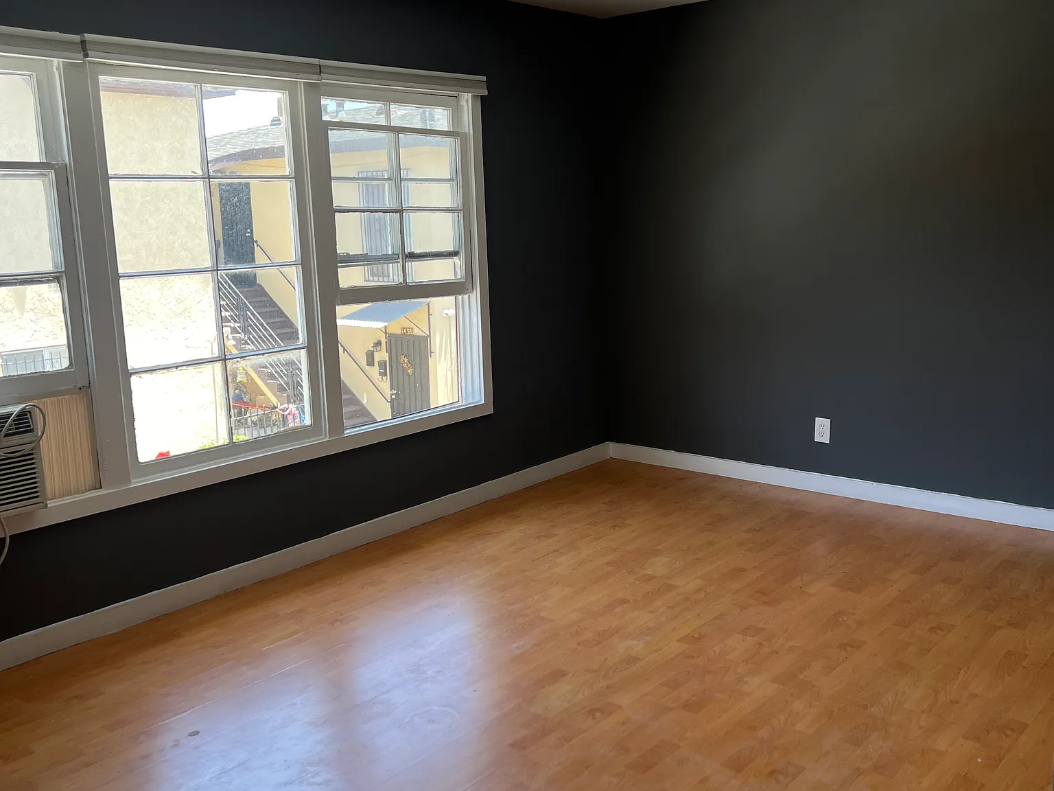 3 bed, 900 sqft, $2,900 — Photo 1
