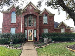 405 Pecan Grove Ln, Dickinson, TX 77539