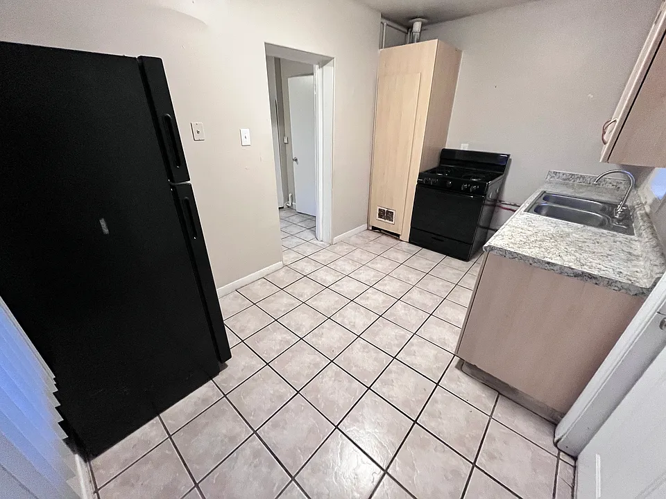 2620 N Stone Ave #2