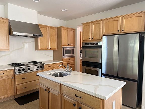 3rd image of 1550 Glencrest Dr