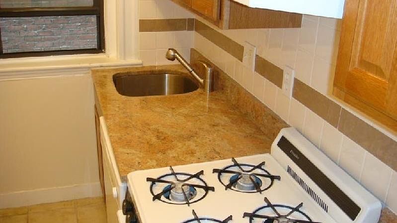 2nd image of 83 Saint Stephen St