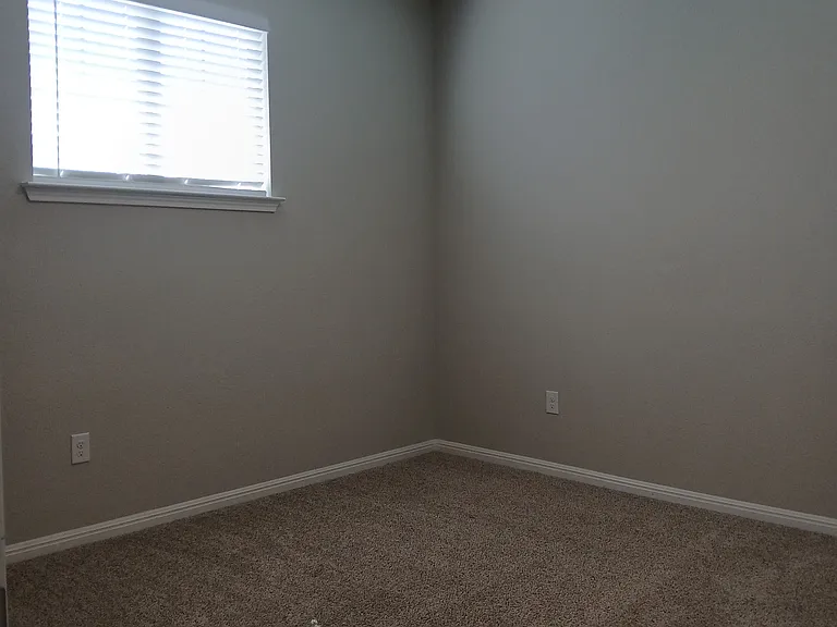 Guest bedroom with ceiling fan