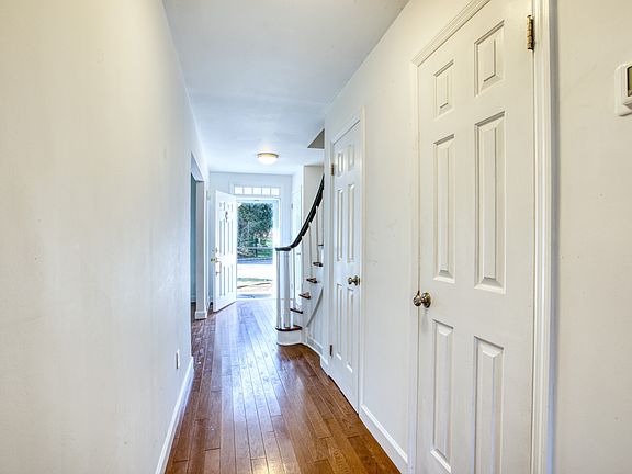 5th image of 9 Valley Dr Unit 9