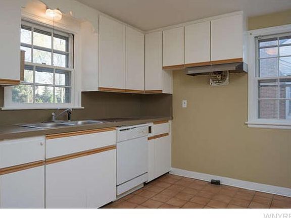 5th image of 60 Willowbrook Dr