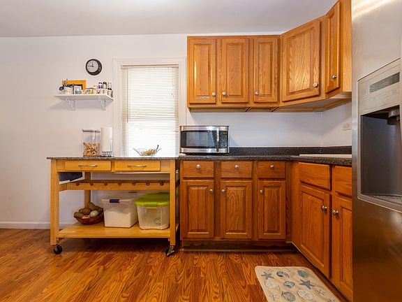 plenty of counter space for cooking