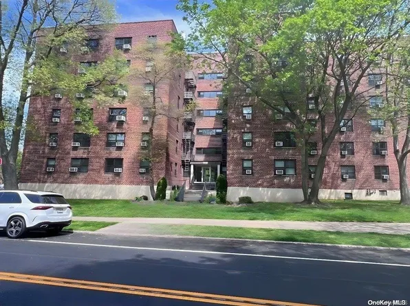 75-05 210 Street #3N, Bayside, NY 11364