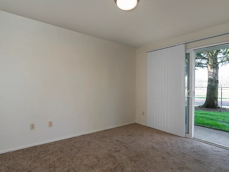 1 Bed 1 Bath w Deck or Patio - 576 Sq Ft 1 Bed 1 Bath w Deck or Patio - 576 Sq Ft