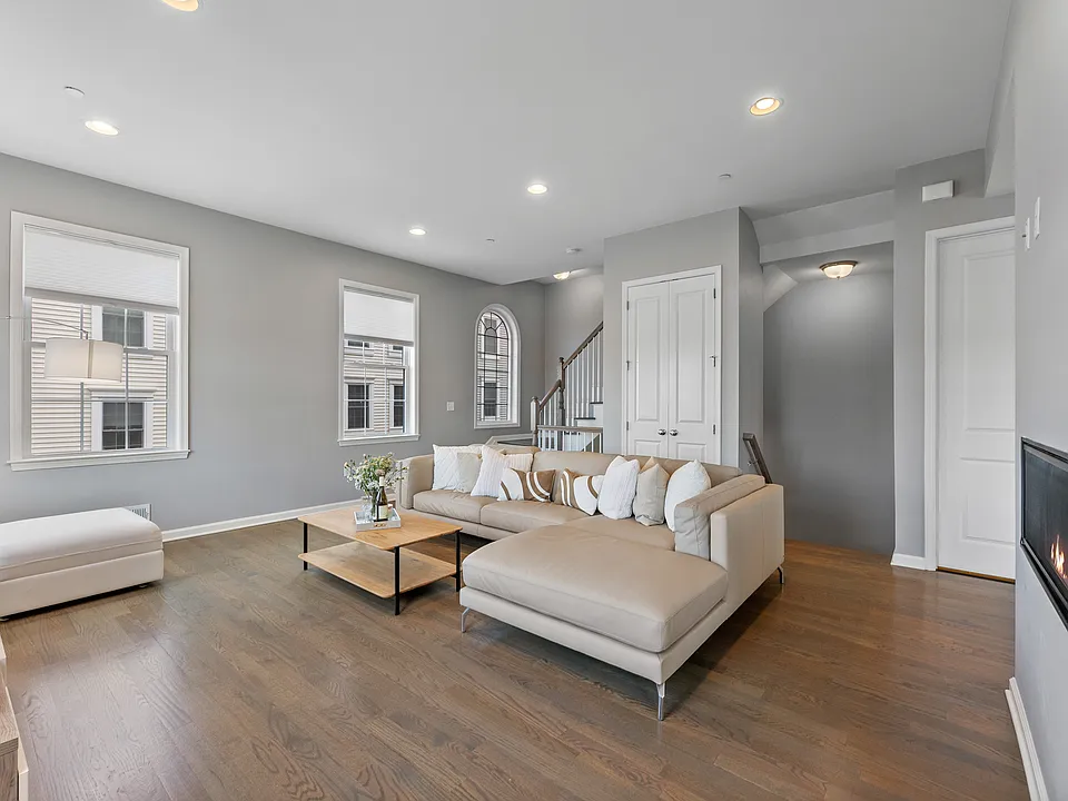 289 Bradley Dr