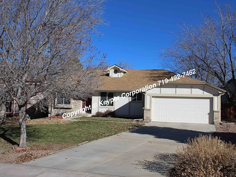 2760 Roundtop Dr — Photo 1