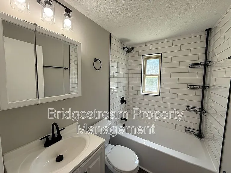1233 Lytle Ln #2 — Photo 5