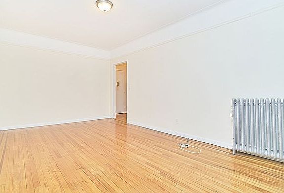 2nd image of 735 W 172nd St APT B4