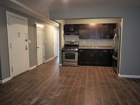 2nd image of 1296 Hoe Ave APT 1
