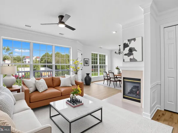 46895 Eaton Ter Unit 300, Sterling, VA 20164